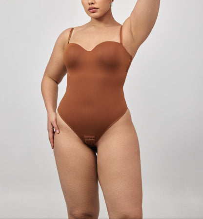 בגד גוף סטרפלס מחטב מרופד - חוטיני